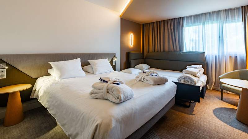 → Novotel Reims Tinqueux · Hôtel 4 étoiles Reims 