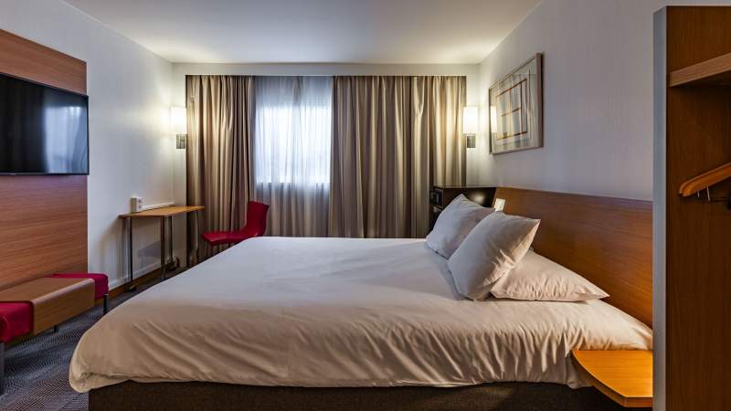 → Novotel Reims Tinqueux · Hôtel 4 étoiles Reims 