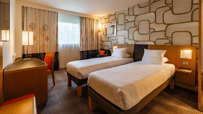 → Novotel Reims Tinqueux · Hôtel 4 étoiles Reims 