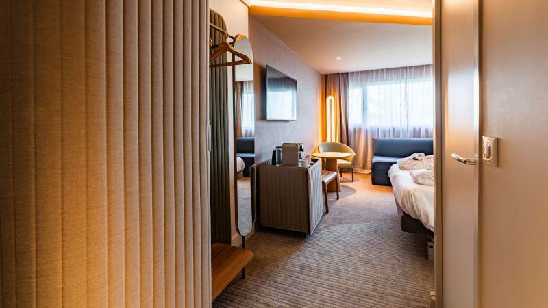 → Novotel Reims Tinqueux · Hôtel 4 étoiles Reims 