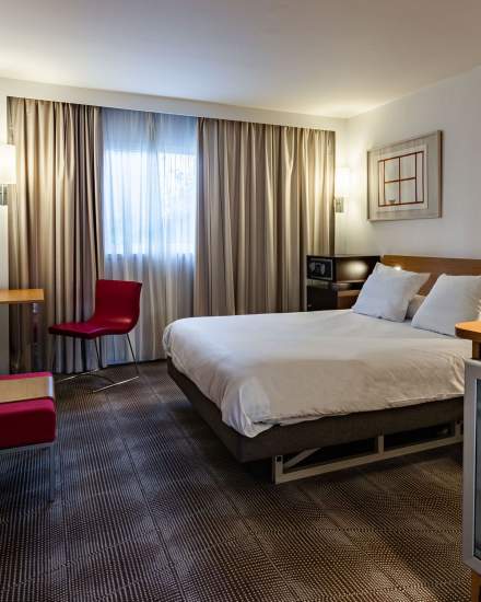 → Novotel Reims Tinqueux · Hôtel 4 étoiles Reims 