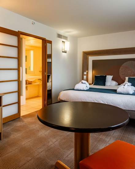 → Novotel Reims Tinqueux · Hôtel 4 étoiles Reims · Chambres & suites